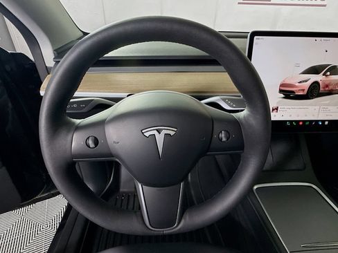 Used 2024 Tesla Model Y Performance AWD/4WD image 19