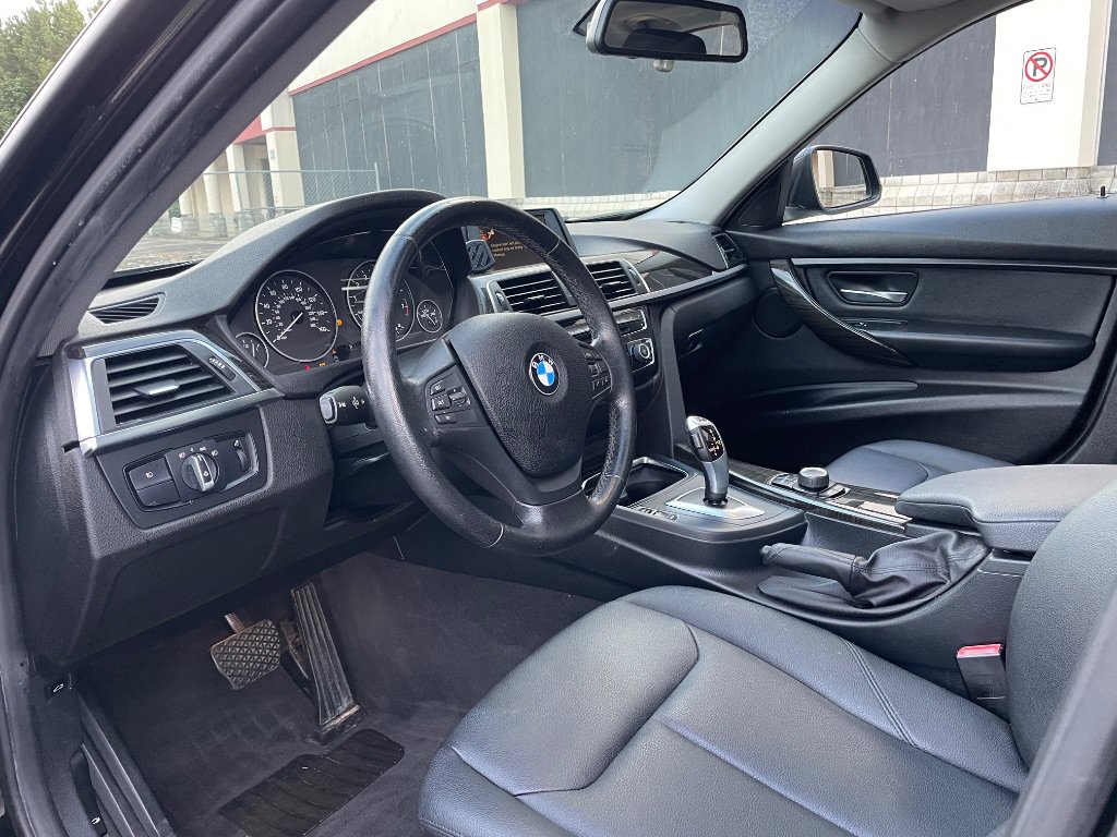 Used 2016 BMW 320i Sedan RWD image 33