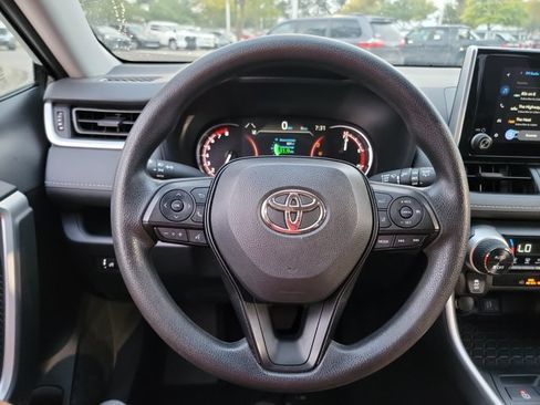 Used 2025 Toyota RAV4 XLE FWD image 19