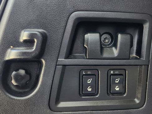 Used 2016 Toyota Sequoia Platinum image 24