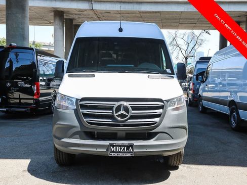 Used 2024 Mercedes-Benz Sprinter 2500 image 2
