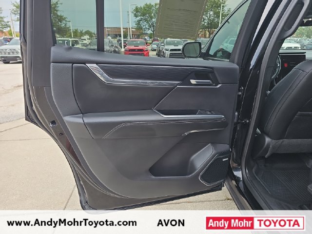 Used 2024 GMC Acadia Elevation w/ Luxury Package AWD/4WD image 29