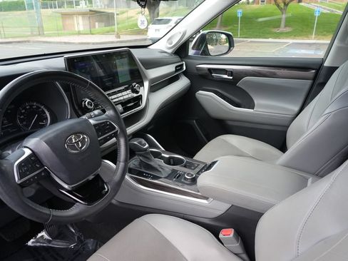 Used 2020 Toyota Highlander Platinum AWD/4WD image 9