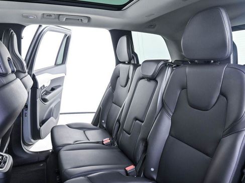 Certified 2025 Volvo XC90 B5 Core AWD/4WD image 22