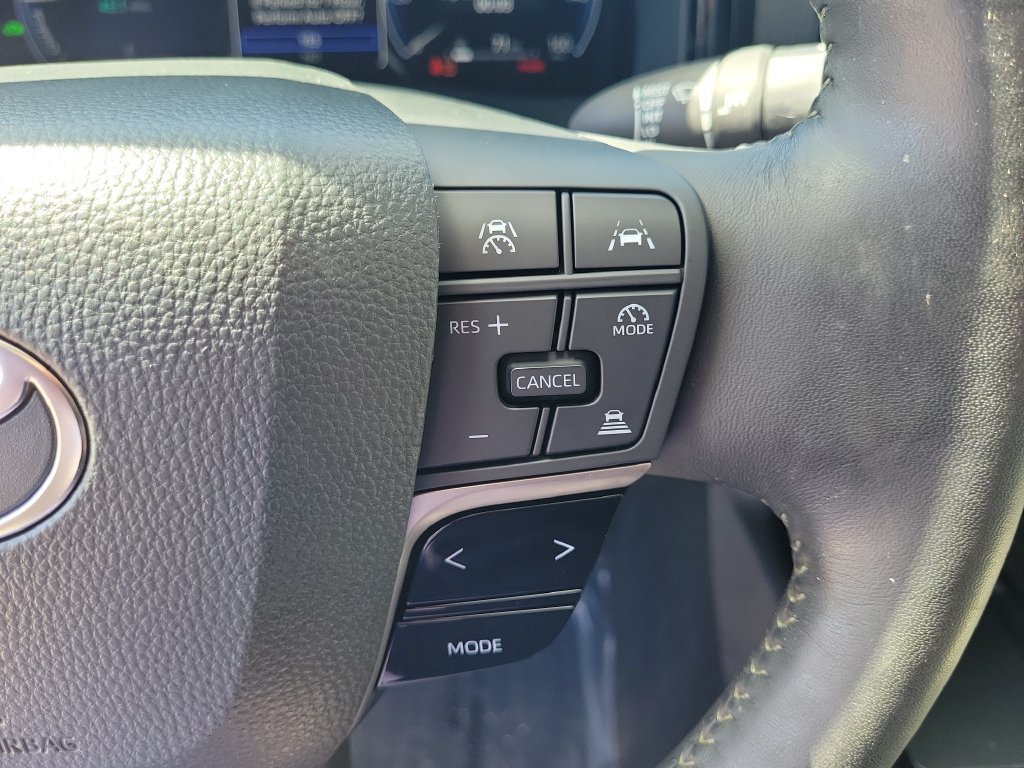 Used 2025 Toyota Camry XLE FWD image 19