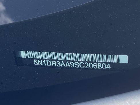 Used 2025 Nissan Pathfinder S FWD image 30