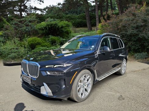 Used 2025 BMW X7 xDrive40i AWD/4WD image 3
