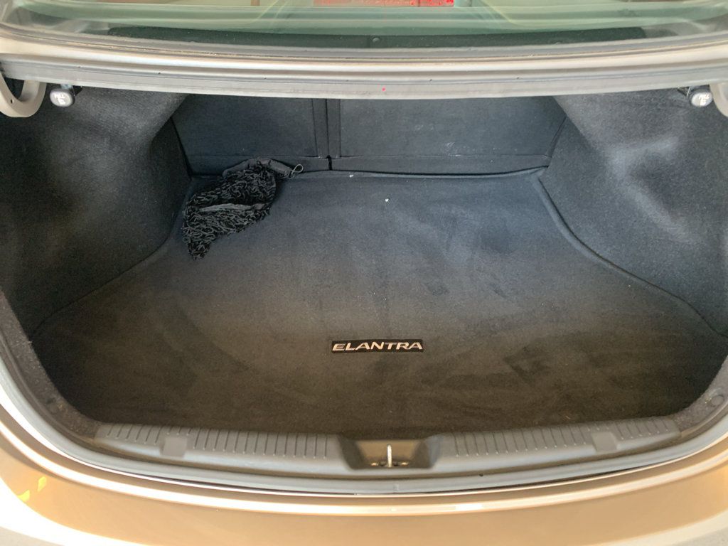 Used 2013 Hyundai Elantra GLS w/ Preferred Pkg FWD image 7
