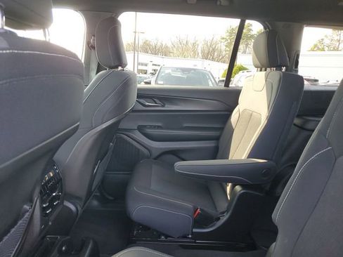 Certified 2025 Jeep Grand Cherokee L Laredo image 15