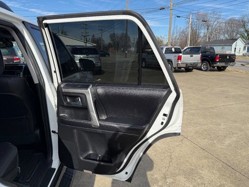 Used 2017 Toyota 4Runner SR5 Premium image 13