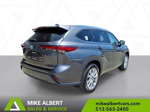 Used 2022 Toyota Highlander Limited AWD/4WD image 7