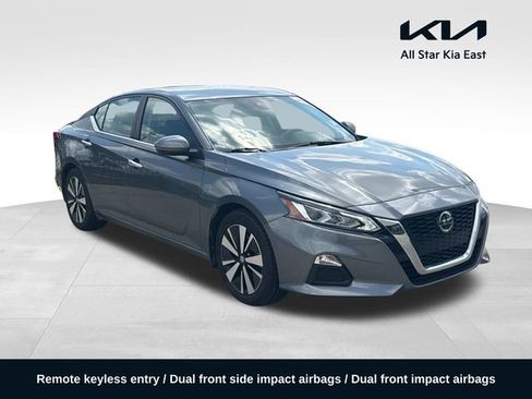 Used 2022 Nissan Altima 2.5 SV image 1