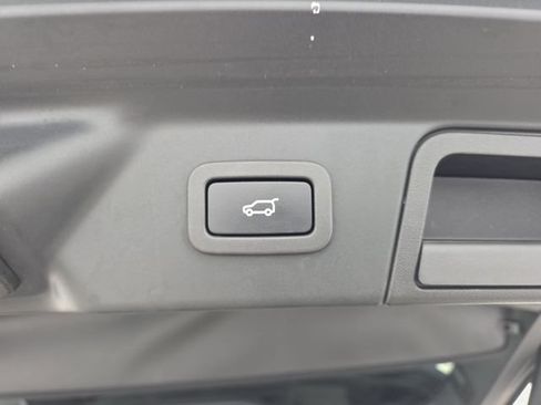 Used 2018 Land Rover Range Rover Velar R-Dynamic SE AWD/4WD image 36