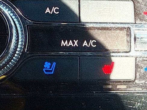 Used 2023 Lincoln Navigator Reserve image 22