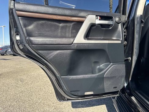Used 2020 Toyota Land Cruiser image 23