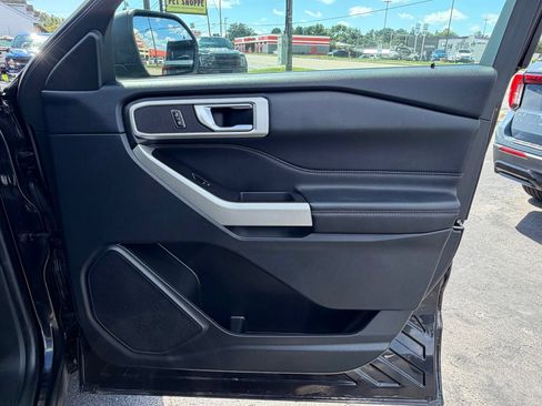 Certified 2022 Ford Explorer XLT w/ Equipment Group 202A AWD/4WD image 38
