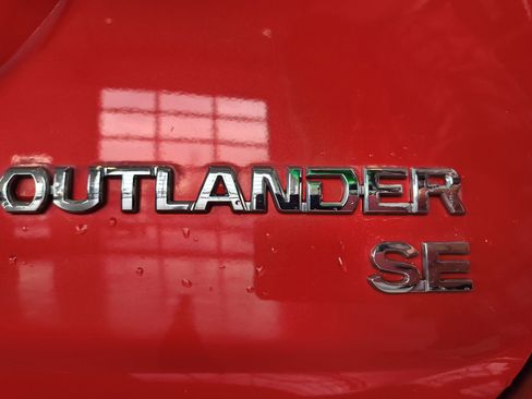 Used 2019 Mitsubishi Outlander ES image 31
