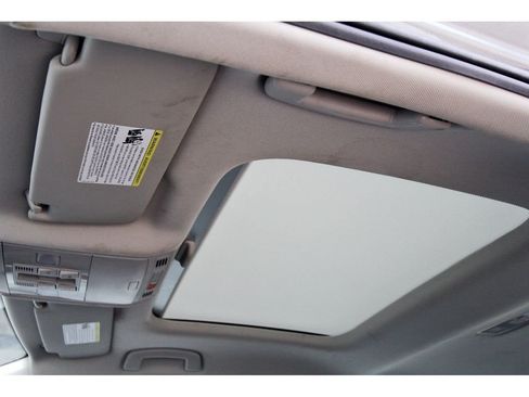 Used 2025 Volkswagen Jetta SE w/ Sunroof Package FWD image 26