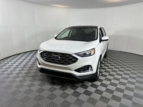 Used 2022 Ford Edge SEL w/ Convenience Package image 2