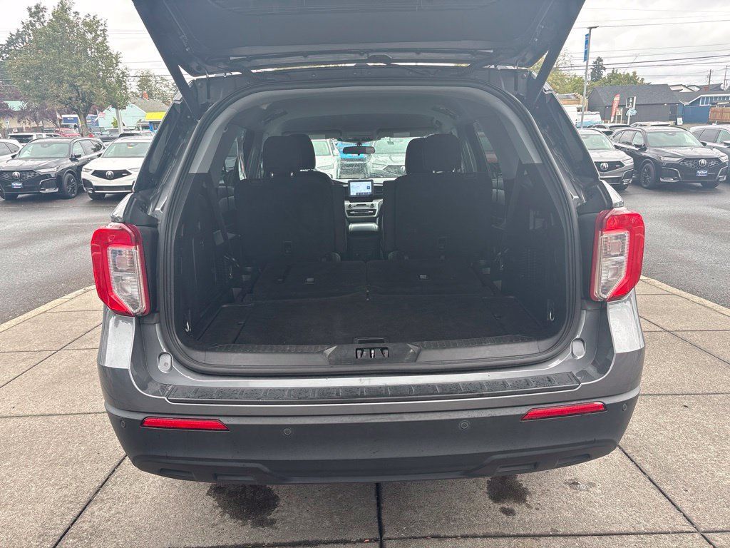 Used 2023 Ford Explorer XLT AWD/4WD image 32