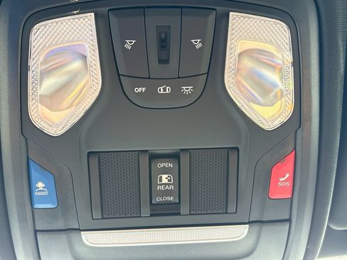 Used 2022 RAM 1500 Big Horn AWD/4WD image 36