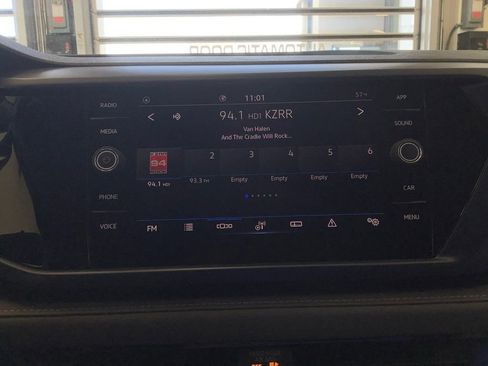 Used 2024 Volkswagen Taos SE image 11