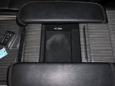 Used 2024 Jeep Wagoneer L Series II w/ Flexible Seating Group AWD/4WD image 23