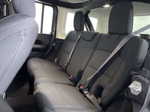 Used 2019 Jeep Wrangler Unlimited Sport S AWD/4WD image 19