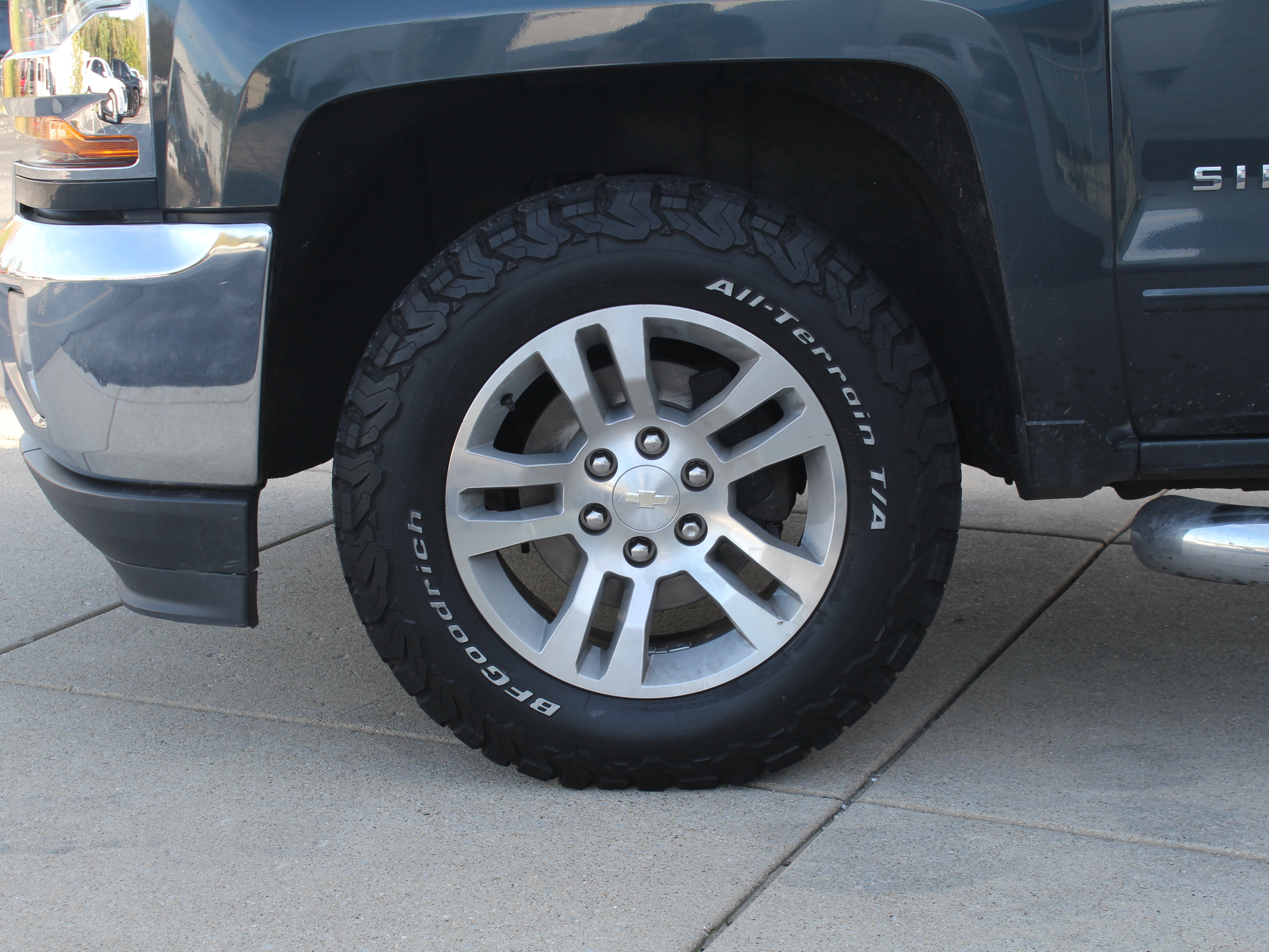 Used 2018 Chevrolet Silverado 1500 LT w/ All Star Edition AWD/4WD image 29