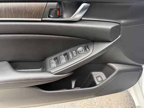 Used 2020 Honda Accord EX image 13