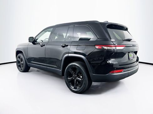 Used 2023 Jeep Grand Cherokee Altitude image 5
