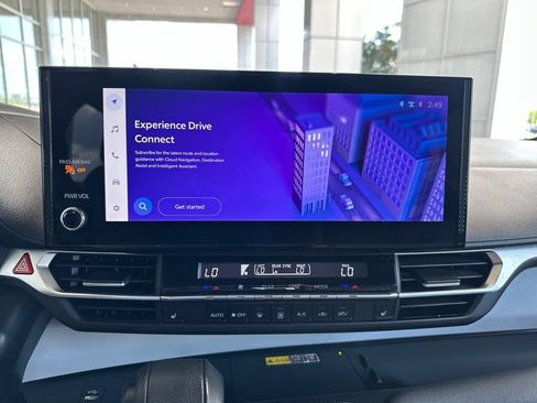 Certified 2025 Toyota Sienna XLE FWD image 33