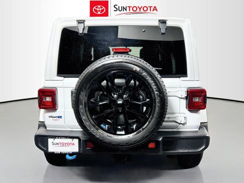 Used 2023 Jeep Wrangler Unlimited Sahara w/ Cold Weather Group AWD/4WD image 5
