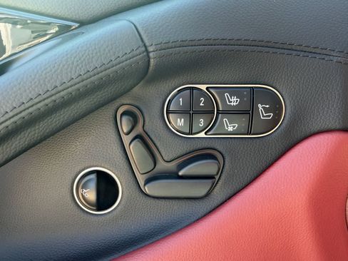 Used 2009 Mercedes-Benz SL 550 image 12