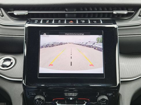 Used 2024 Jeep Grand Cherokee Laredo RWD image 18