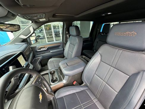 Used 2024 Chevrolet Silverado 2500 High Country w/ High Country Premium Package AWD/4WD image 18