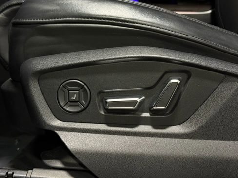 Used 2019 Audi Q8 Prestige w/ Luxury Package image 18