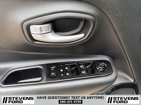 Used 2023 Jeep Renegade Altitude AWD/4WD image 17