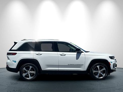 Used 2024 Jeep Grand Cherokee Limited 4xe AWD/4WD image 3