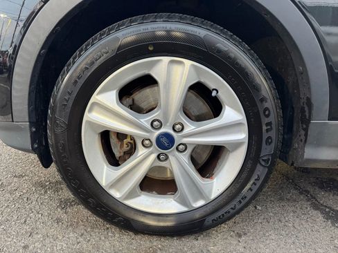 Used 2015 Ford Escape SE image 30