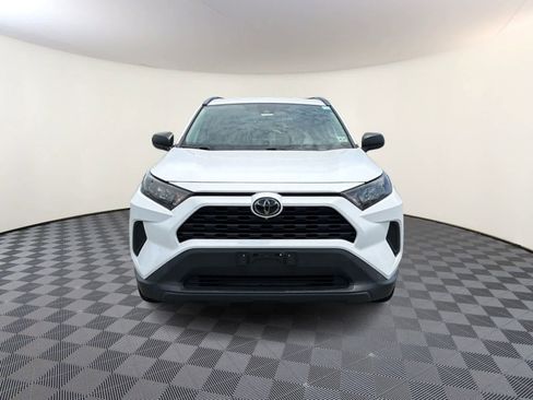 Used 2020 Toyota RAV4 LE AWD/4WD image 3