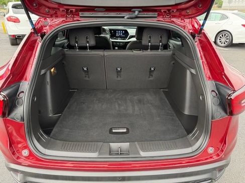 Used 2025 Chevrolet Trax RS w/ Sunroof Package FWD image 7