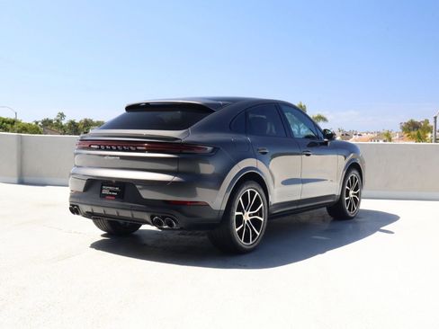 Certified 2024 Porsche Cayenne Coupe AWD/4WD image 9