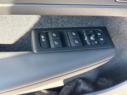 New 2026 Volvo XC40 B5 Ultra w/ Climate Package image 17