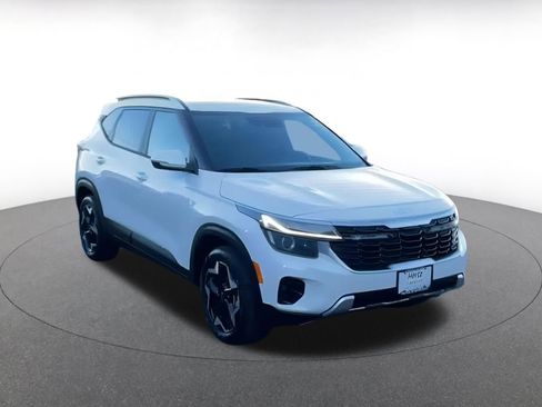 Used 2025 Kia Seltos S image 3