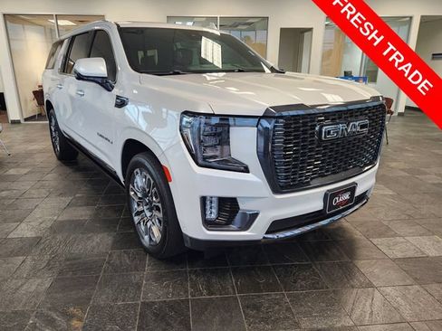 Used 2024 GMC Yukon XL Denali Ultimate AWD/4WD image 3