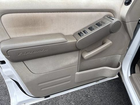 Used 2006 Ford Explorer XLS RWD image 14