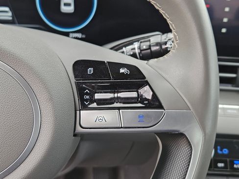 Used 2025 Hyundai Elantra SEL image 20