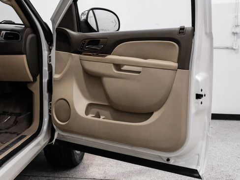 Used 2013 Chevrolet Tahoe LTZ RWD image 47