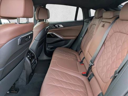 Used 2025 BMW X6 xDrive40i image 16